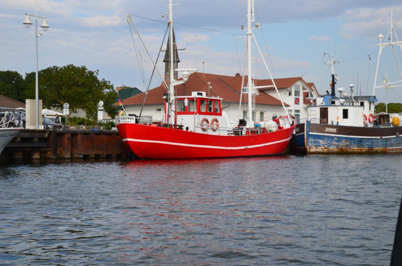 Reetferienhaus - Schaprode Hafen Eksteriør bilde